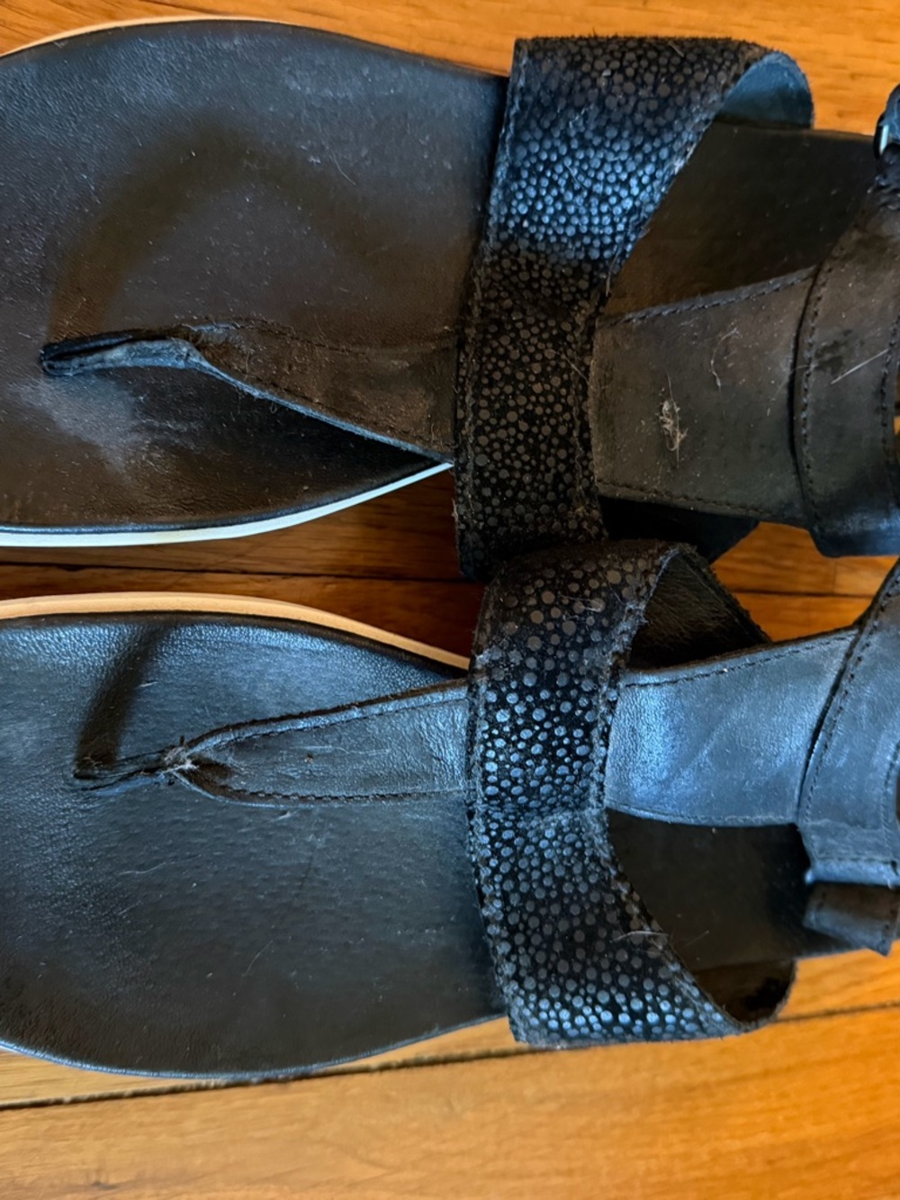Sorel Black Leather Toe-Post Sandals with Textured Strap